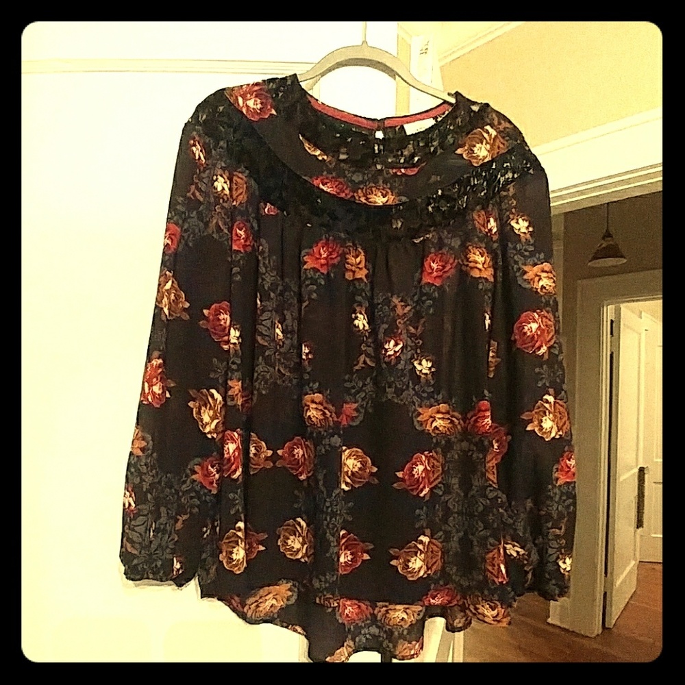 Cut out lace blouse with dusky rose
